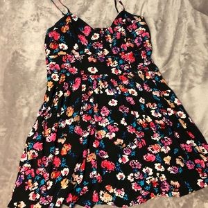 COPY - EXPRESS dress with pockets and fitted bodice